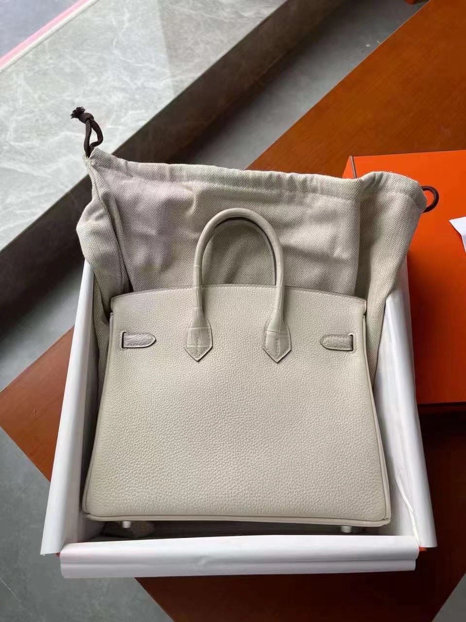 에르메스 버킨백25 화이트 은장 악어가죽 핸들